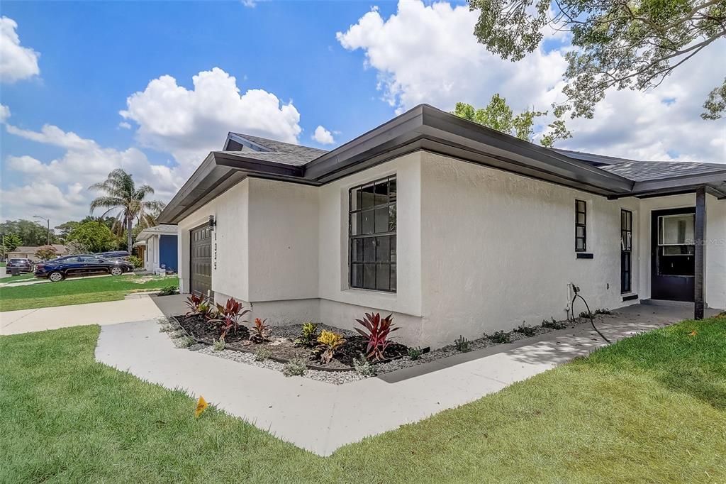 En Venta: $450,000 (4 camas, 2 baños, 1571 Pies cuadrados)