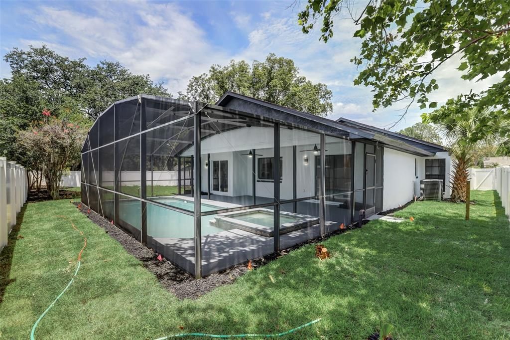 En Venta: $450,000 (4 camas, 2 baños, 1571 Pies cuadrados)