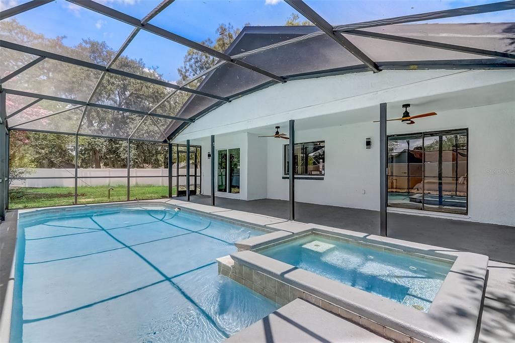En Venta: $450,000 (4 camas, 2 baños, 1571 Pies cuadrados)