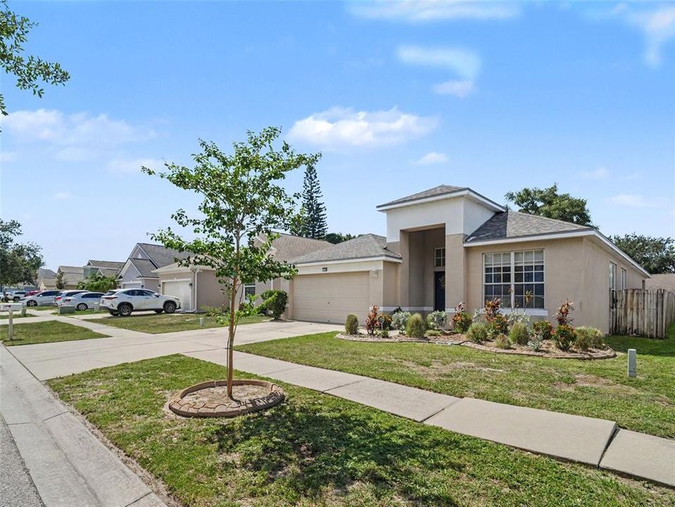 Active With Contract: $330,000 (3 beds, 2 baths, 2035 Square Feet)
