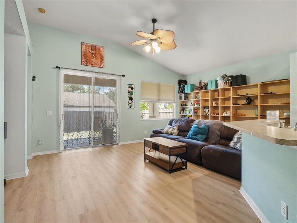 Active With Contract: $330,000 (3 beds, 2 baths, 2035 Square Feet)