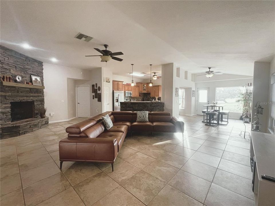 For Sale: $329,000 (3 beds, 2 baths, 1956 Square Feet)