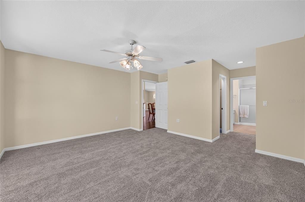 For Sale: $249,000 (2 beds, 2 baths, 1949 Square Feet)