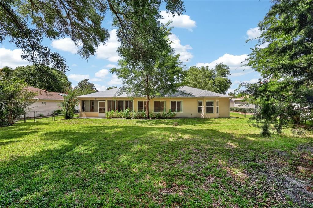 For Sale: $249,000 (2 beds, 2 baths, 1949 Square Feet)