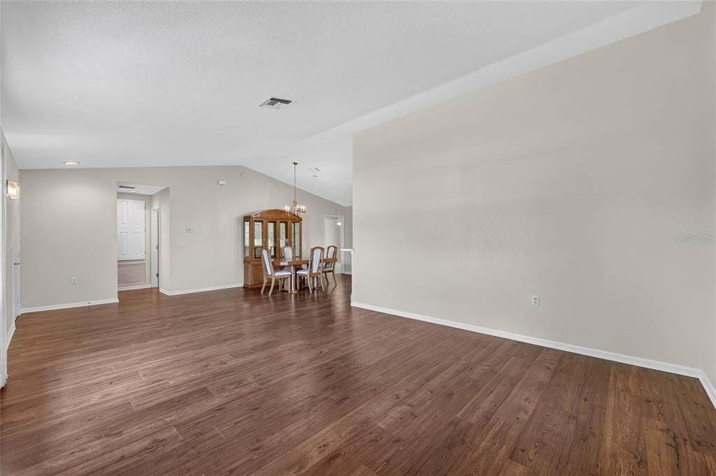 For Sale: $249,000 (2 beds, 2 baths, 1949 Square Feet)