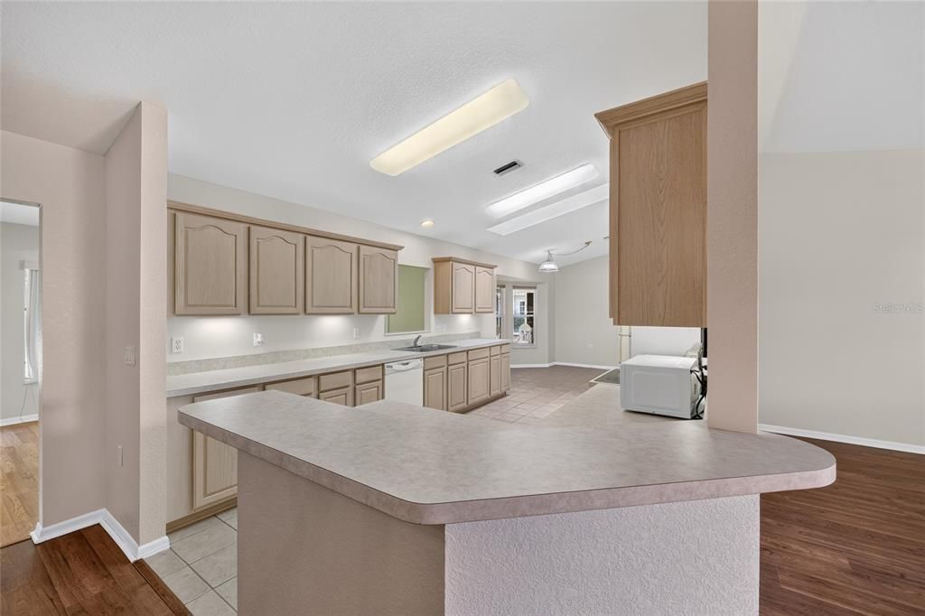 For Sale: $249,000 (2 beds, 2 baths, 1949 Square Feet)