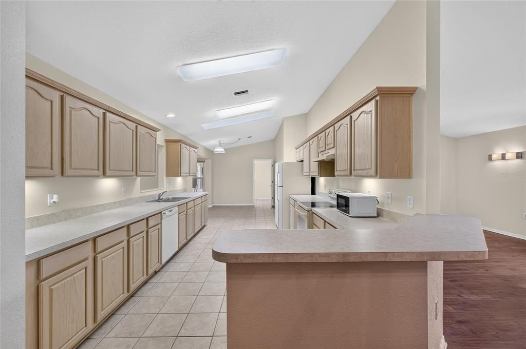 For Sale: $249,000 (2 beds, 2 baths, 1949 Square Feet)