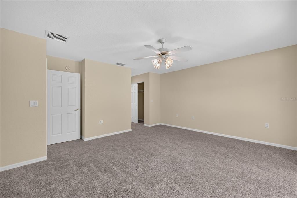For Sale: $249,000 (2 beds, 2 baths, 1949 Square Feet)