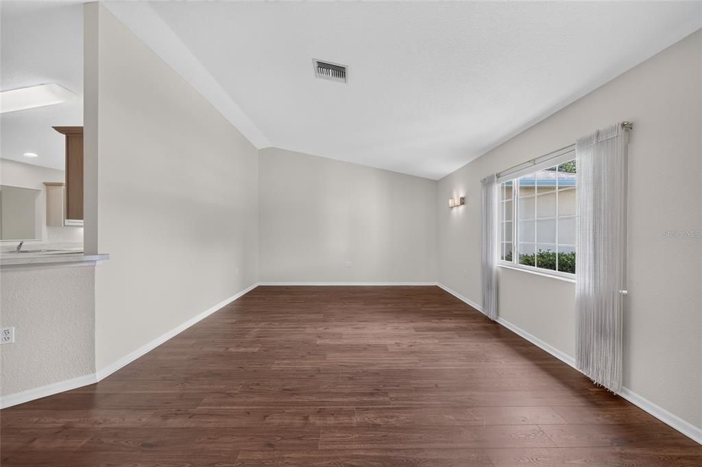 For Sale: $249,000 (2 beds, 2 baths, 1949 Square Feet)