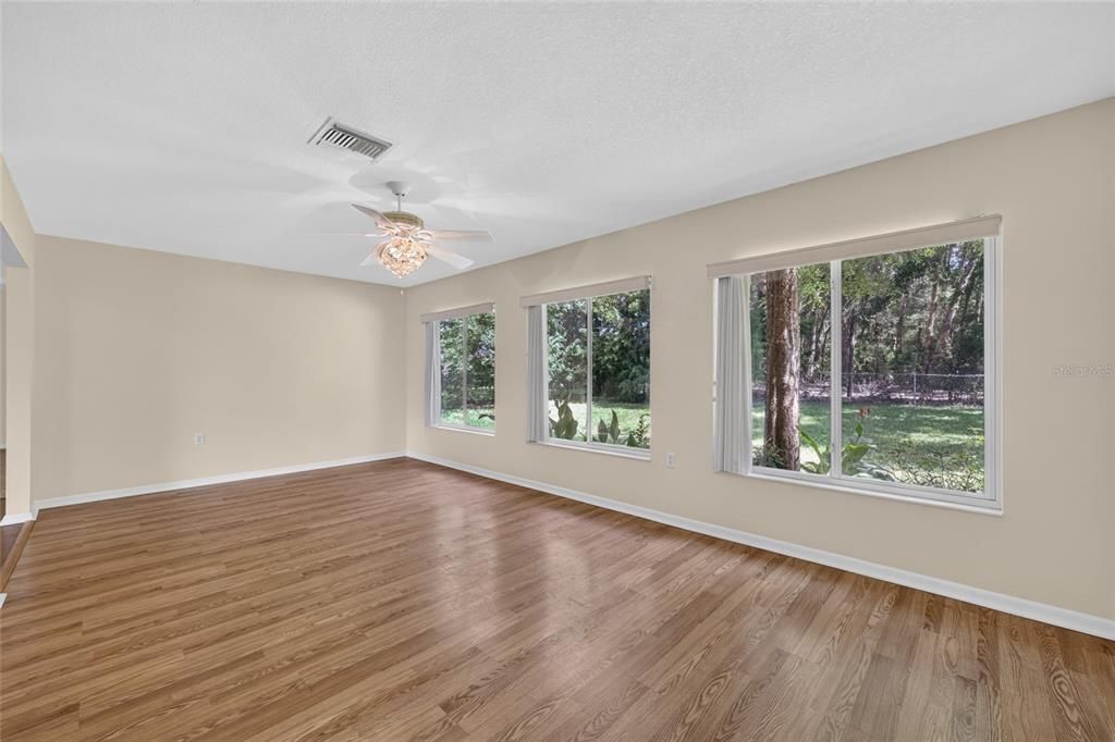 For Sale: $249,000 (2 beds, 2 baths, 1949 Square Feet)