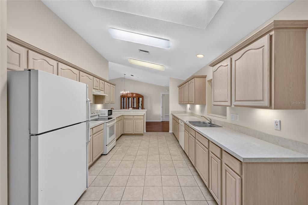 For Sale: $249,000 (2 beds, 2 baths, 1949 Square Feet)
