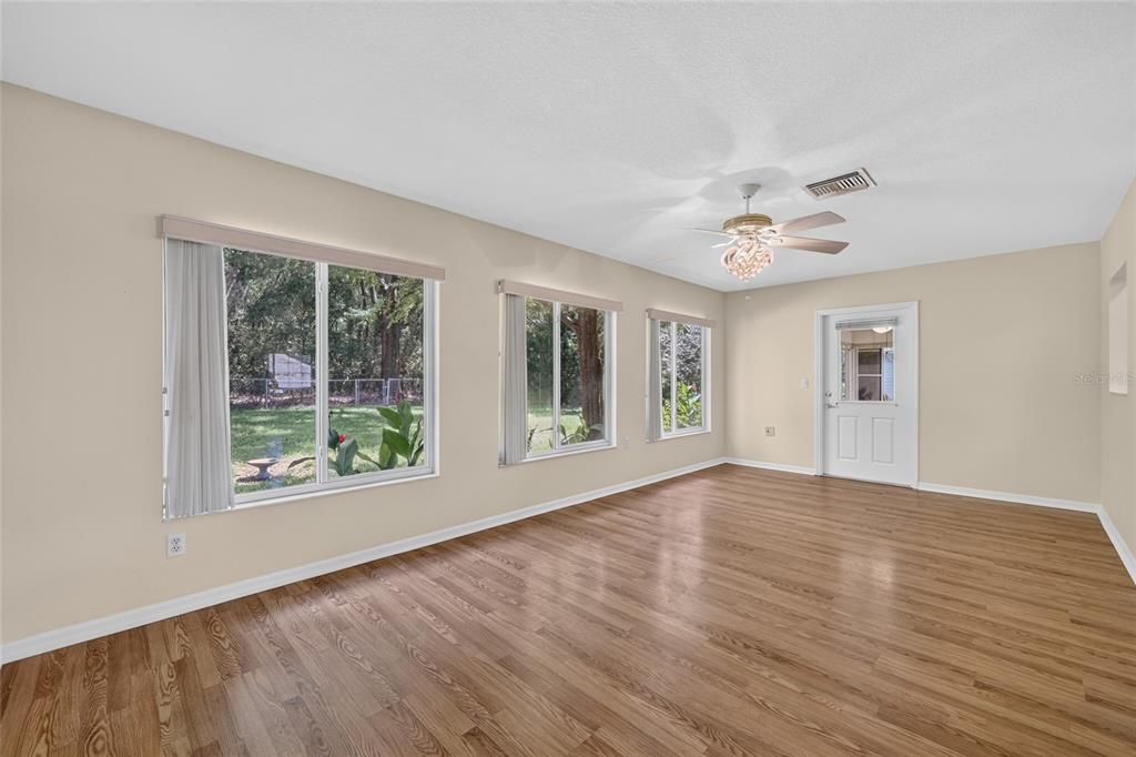 For Sale: $249,000 (2 beds, 2 baths, 1949 Square Feet)