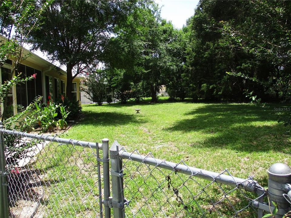For Sale: $249,000 (2 beds, 2 baths, 1949 Square Feet)