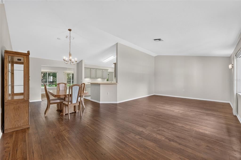 For Sale: $249,000 (2 beds, 2 baths, 1949 Square Feet)