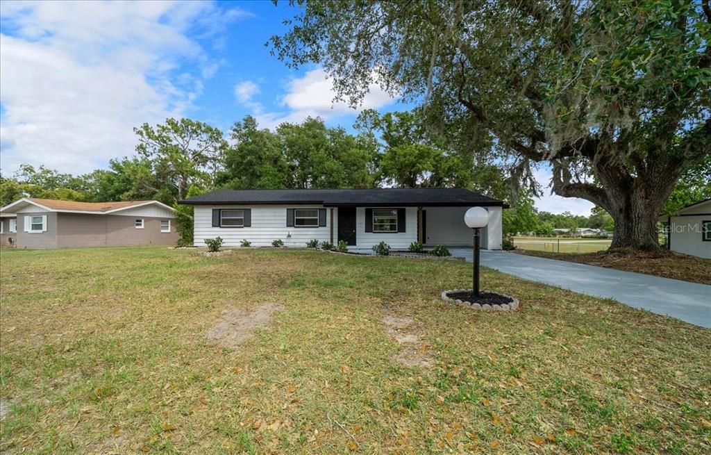 For Sale: $199,999 (3 beds, 2 baths, 1152 Square Feet)