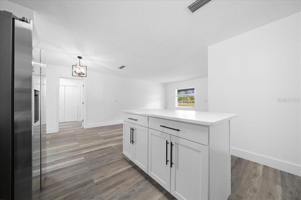 For Sale: $199,999 (3 beds, 2 baths, 1152 Square Feet)