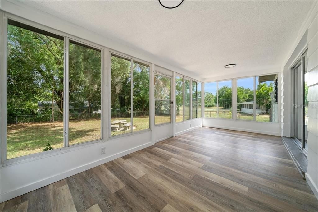For Sale: $199,999 (3 beds, 2 baths, 1152 Square Feet)