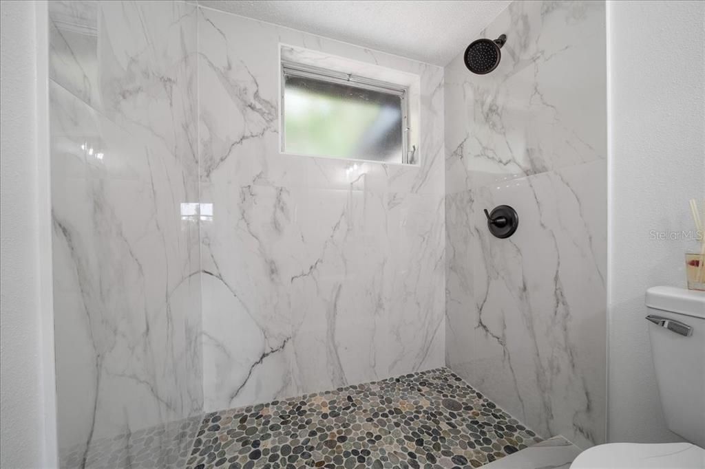 For Sale: $199,999 (3 beds, 2 baths, 1152 Square Feet)