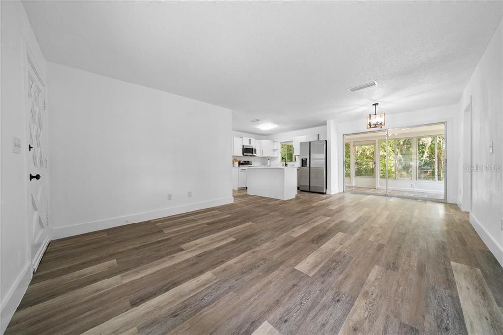 For Sale: $199,999 (3 beds, 2 baths, 1152 Square Feet)