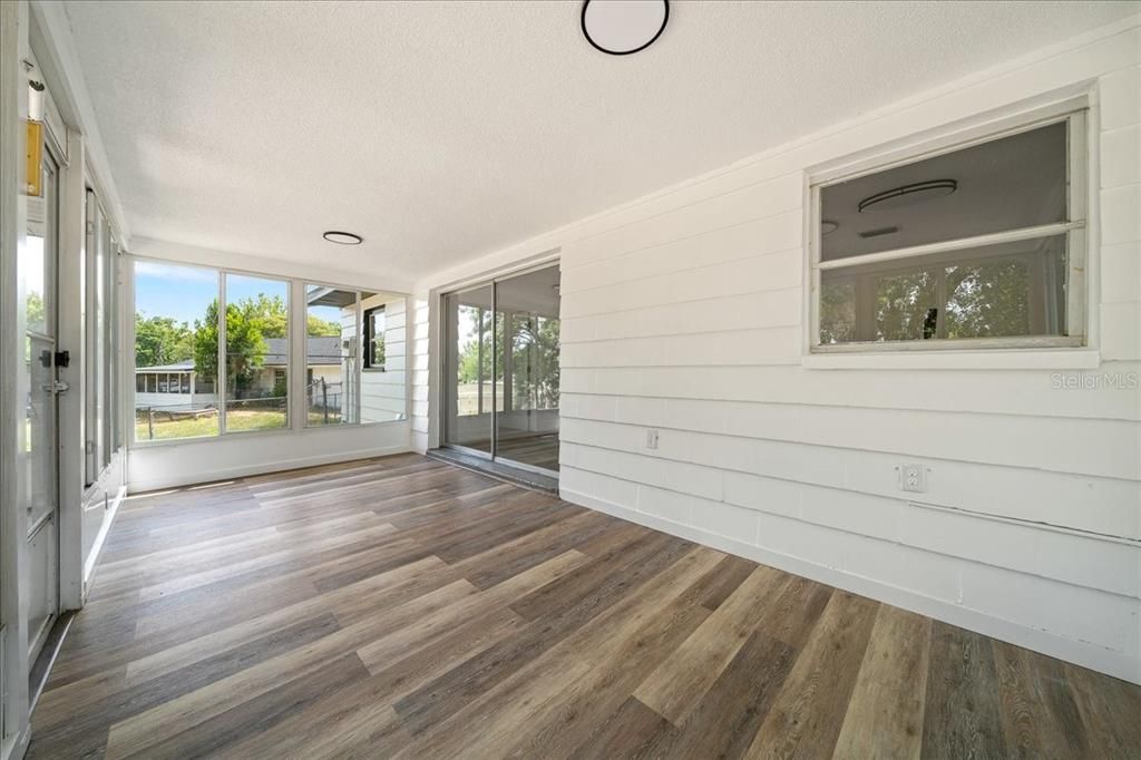 For Sale: $199,999 (3 beds, 2 baths, 1152 Square Feet)