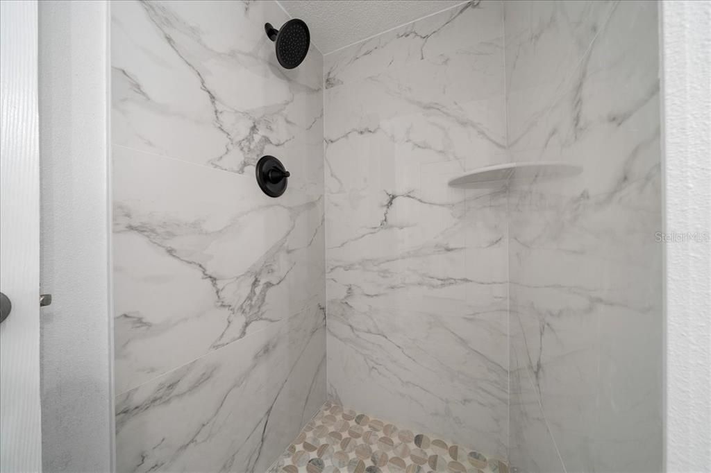 For Sale: $199,999 (3 beds, 2 baths, 1152 Square Feet)