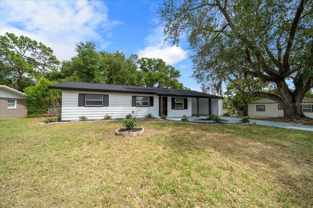 For Sale: $199,999 (3 beds, 2 baths, 1152 Square Feet)