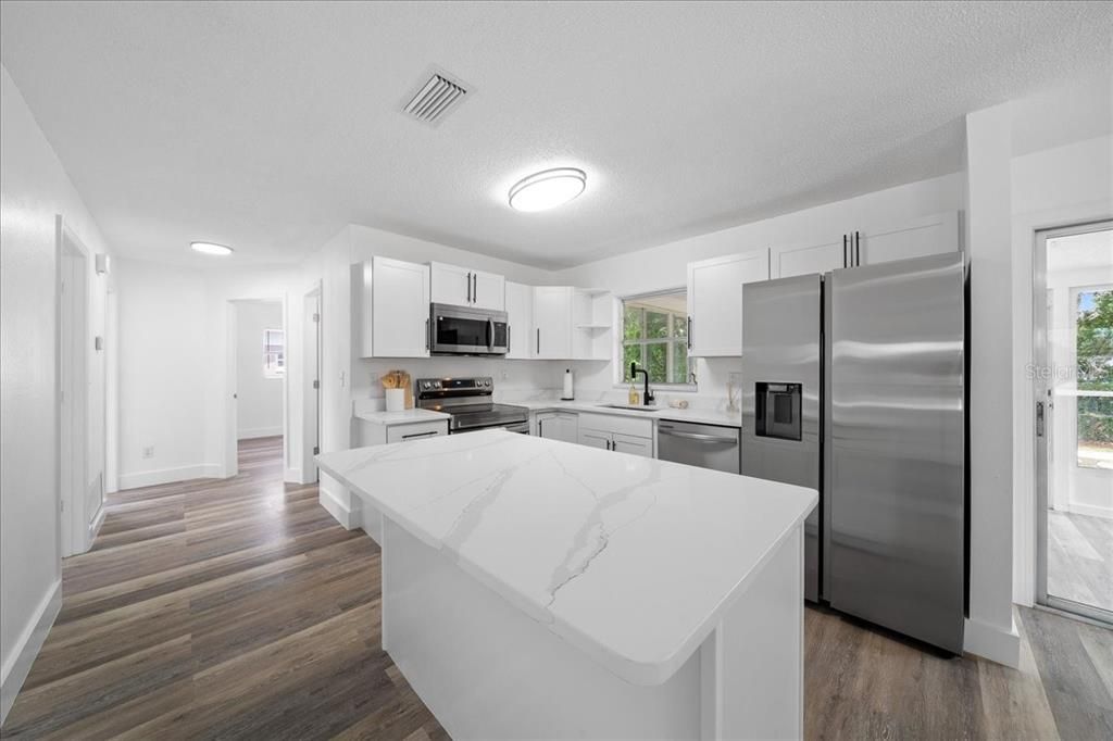 For Sale: $199,999 (3 beds, 2 baths, 1152 Square Feet)