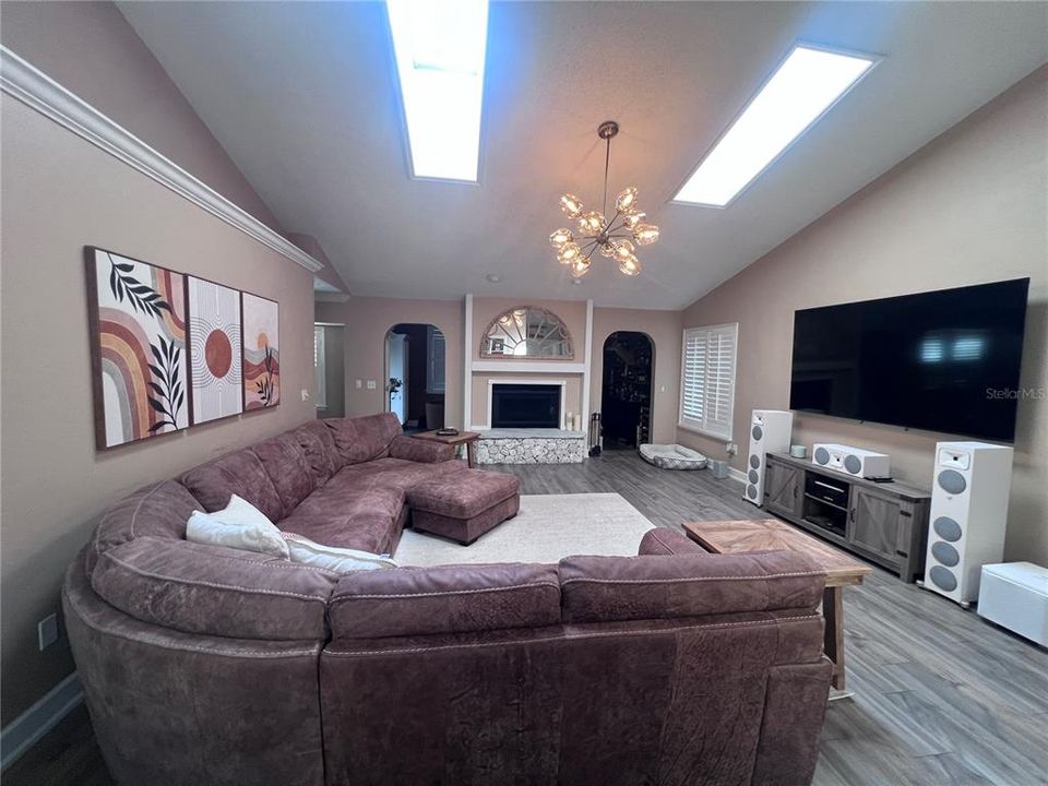 For Sale: $449,900 (3 beds, 2 baths, 2185 Square Feet)