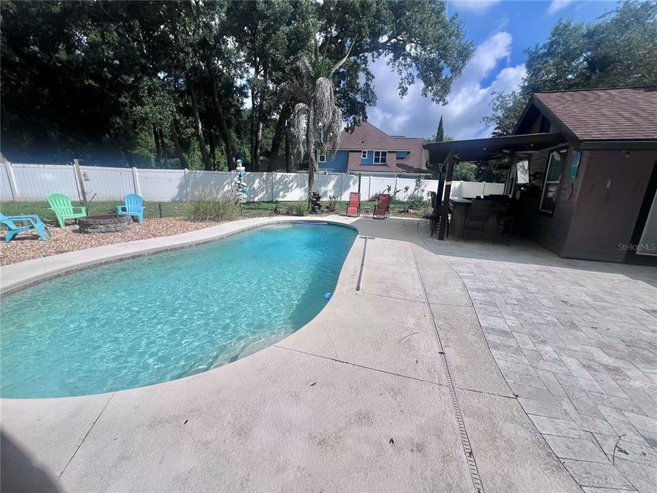 For Sale: $449,900 (3 beds, 2 baths, 2185 Square Feet)