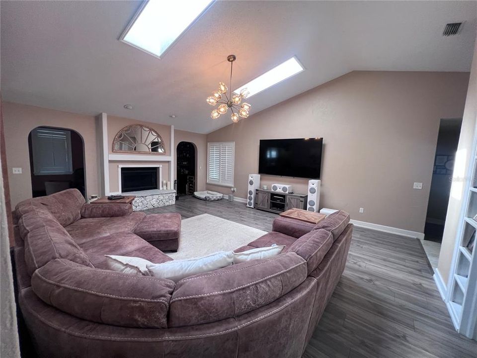 For Sale: $449,900 (3 beds, 2 baths, 2185 Square Feet)