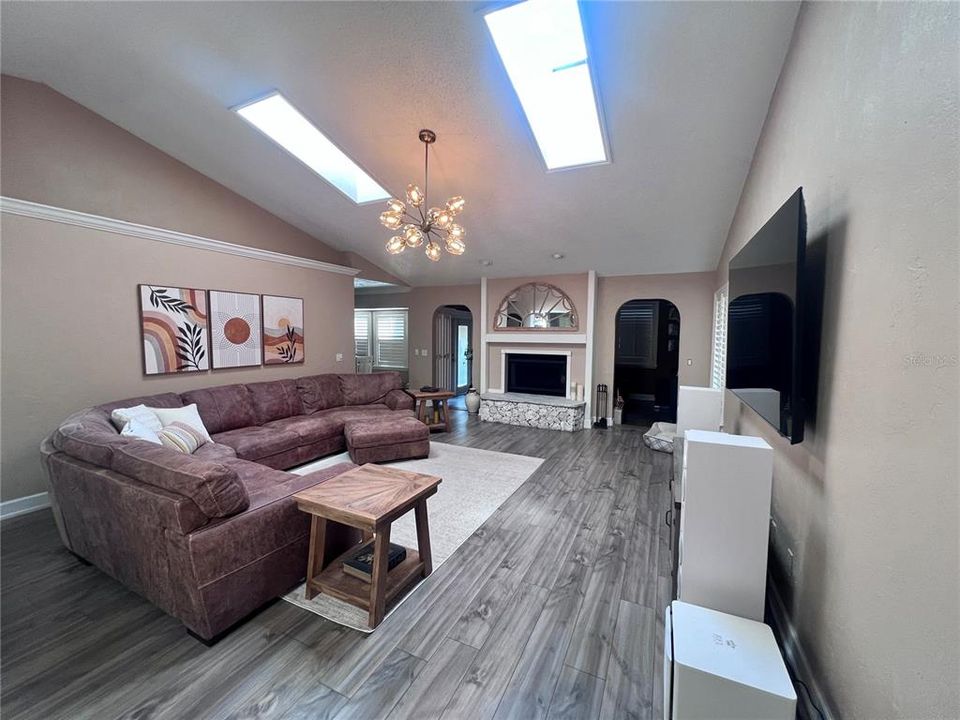 For Sale: $449,900 (3 beds, 2 baths, 2185 Square Feet)
