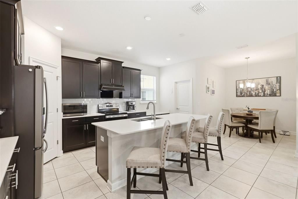 En Venta: $568,000 (5 camas, 3 baños, 2638 Pies cuadrados)