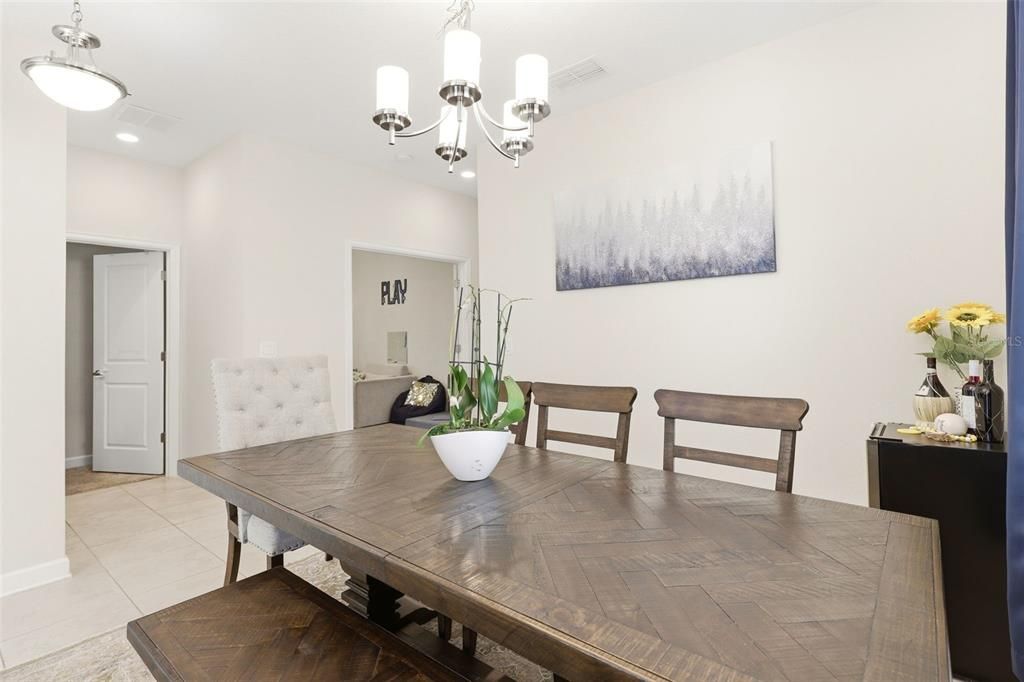 En Venta: $568,000 (5 camas, 3 baños, 2638 Pies cuadrados)