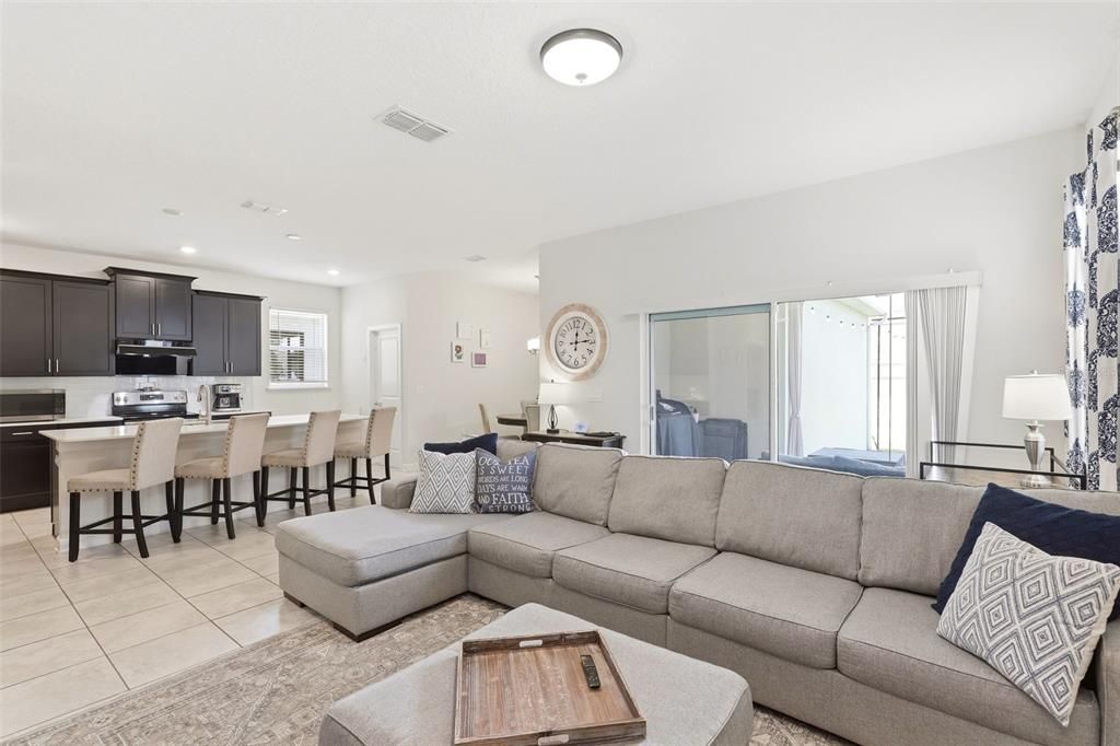 En Venta: $568,000 (5 camas, 3 baños, 2638 Pies cuadrados)