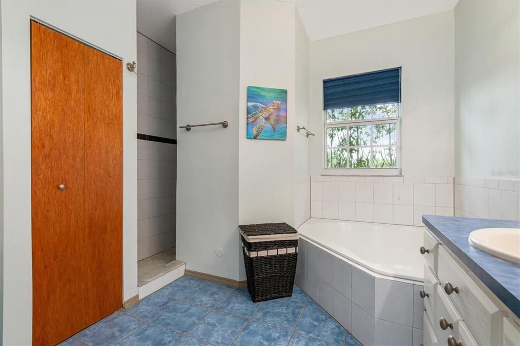 На продажу: $925,000 (5 спален, 3 ванн, 3430 Квадратных фут)