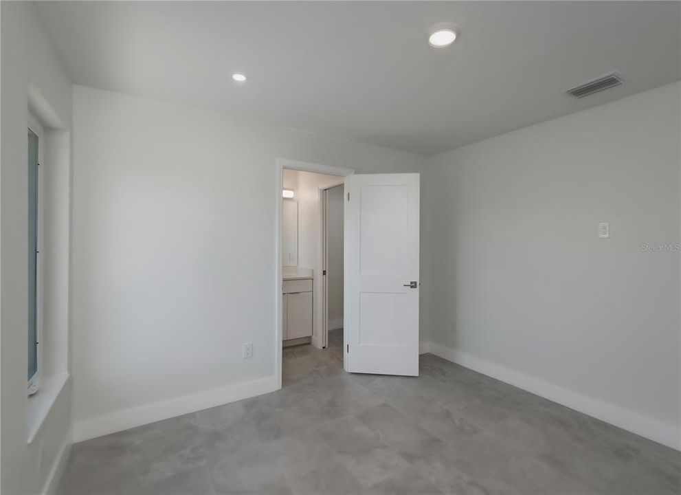 For Rent: $2,995 (4 beds, 3 baths, 1758 Square Feet)