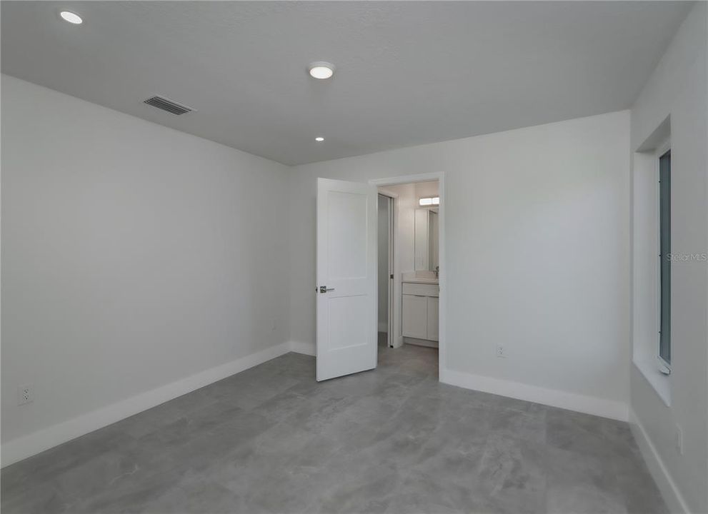 For Rent: $2,995 (4 beds, 3 baths, 1758 Square Feet)