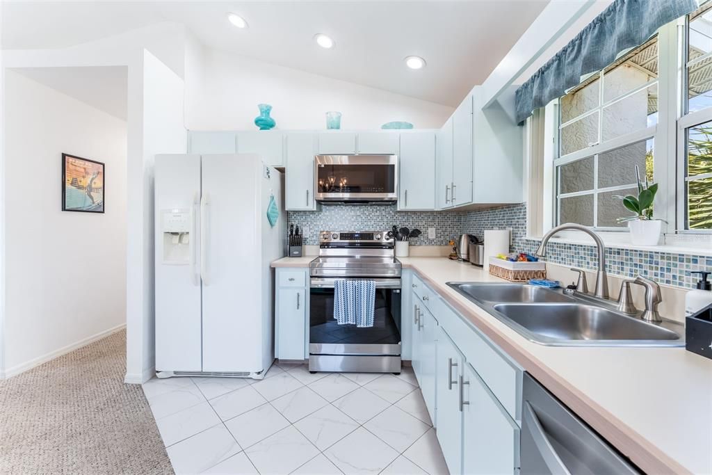 For Sale: $749,500 (3 beds, 4 baths, 1518 Square Feet)