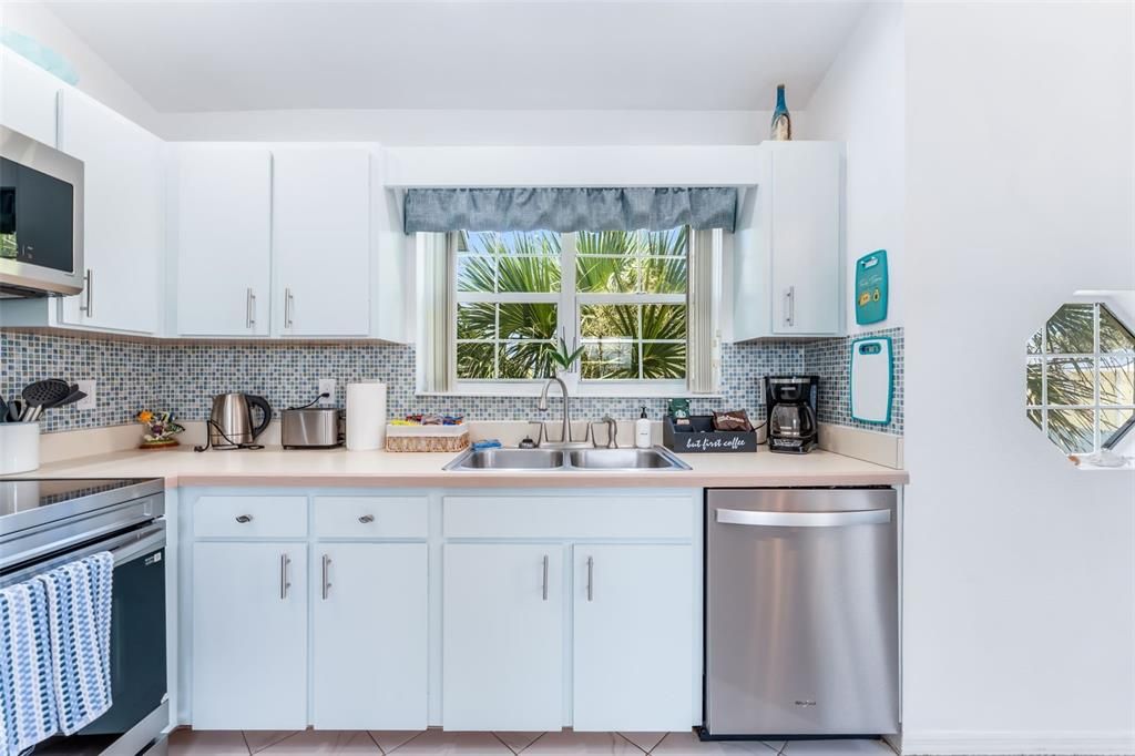 For Sale: $749,500 (3 beds, 4 baths, 1518 Square Feet)