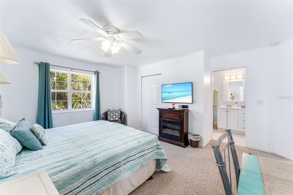 For Sale: $749,500 (3 beds, 4 baths, 1518 Square Feet)
