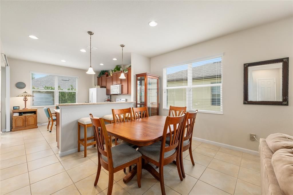 For Sale: $225,000 (2 beds, 2 baths, 1437 Square Feet)