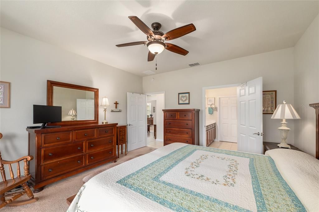 For Sale: $225,000 (2 beds, 2 baths, 1437 Square Feet)