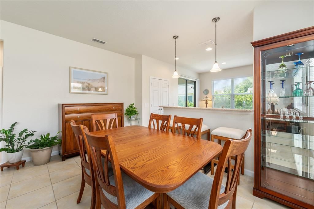 For Sale: $225,000 (2 beds, 2 baths, 1437 Square Feet)