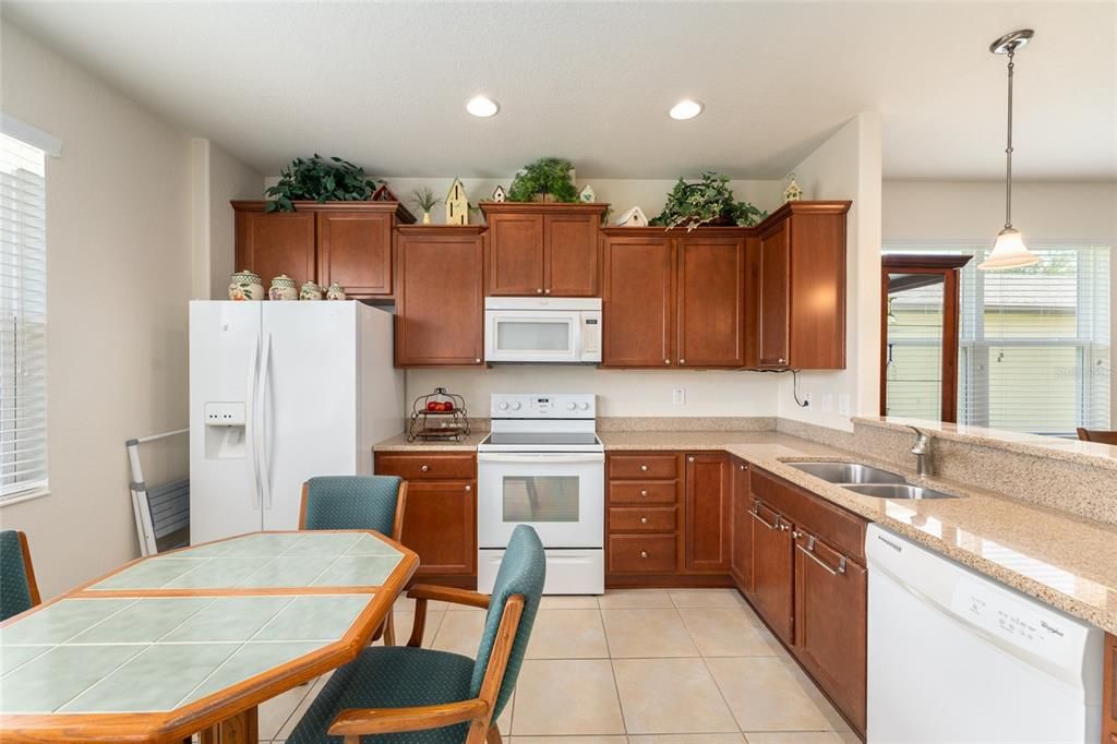 For Sale: $225,000 (2 beds, 2 baths, 1437 Square Feet)