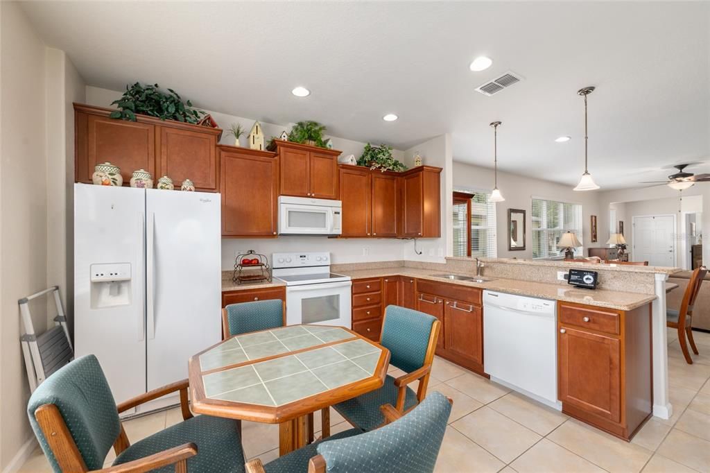 For Sale: $225,000 (2 beds, 2 baths, 1437 Square Feet)