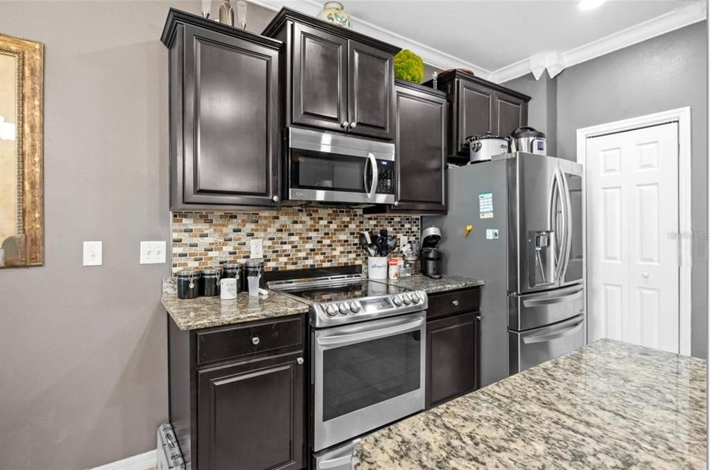 На продажу: $285,990 (3 спален, 2 ванн, 1682 Квадратных фут)