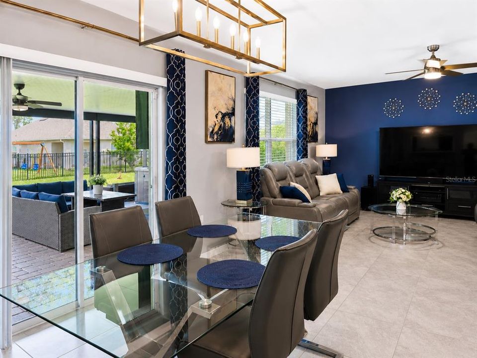 En Venta: $463,990 (5 camas, 3 baños, 2696 Pies cuadrados)