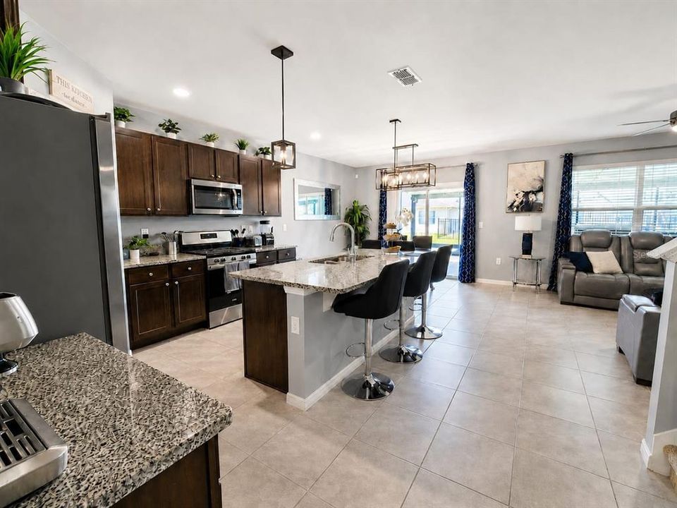 En Venta: $463,990 (5 camas, 3 baños, 2696 Pies cuadrados)