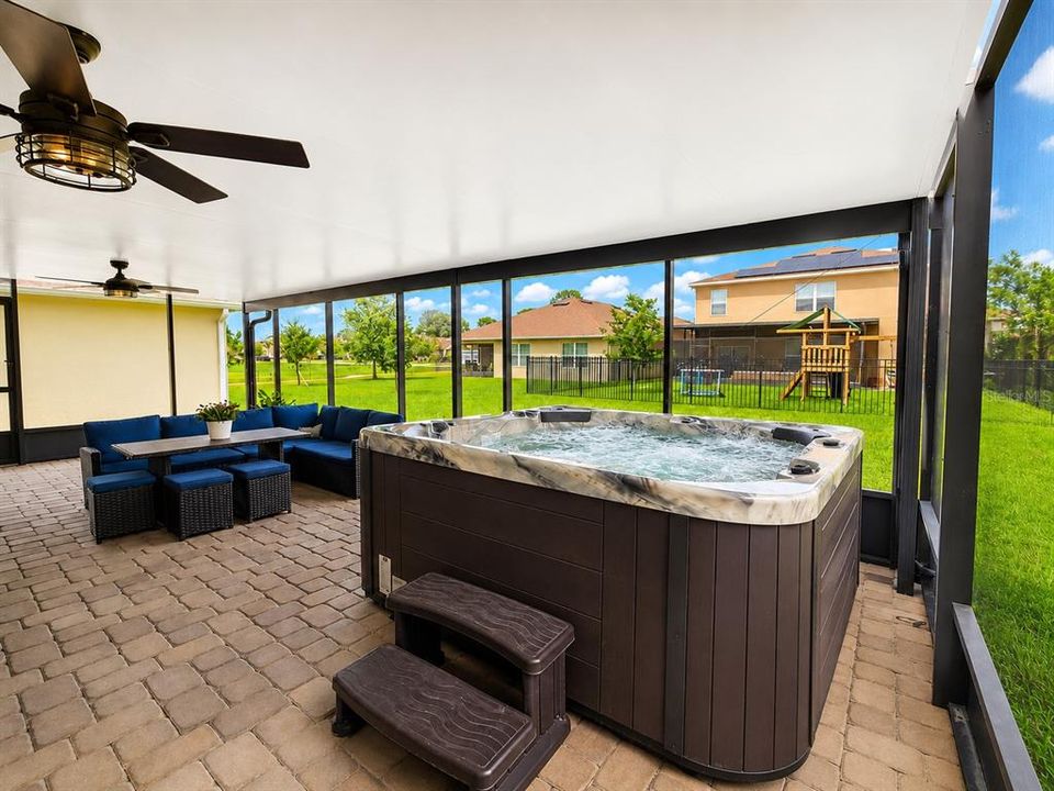 En Venta: $463,990 (5 camas, 3 baños, 2696 Pies cuadrados)