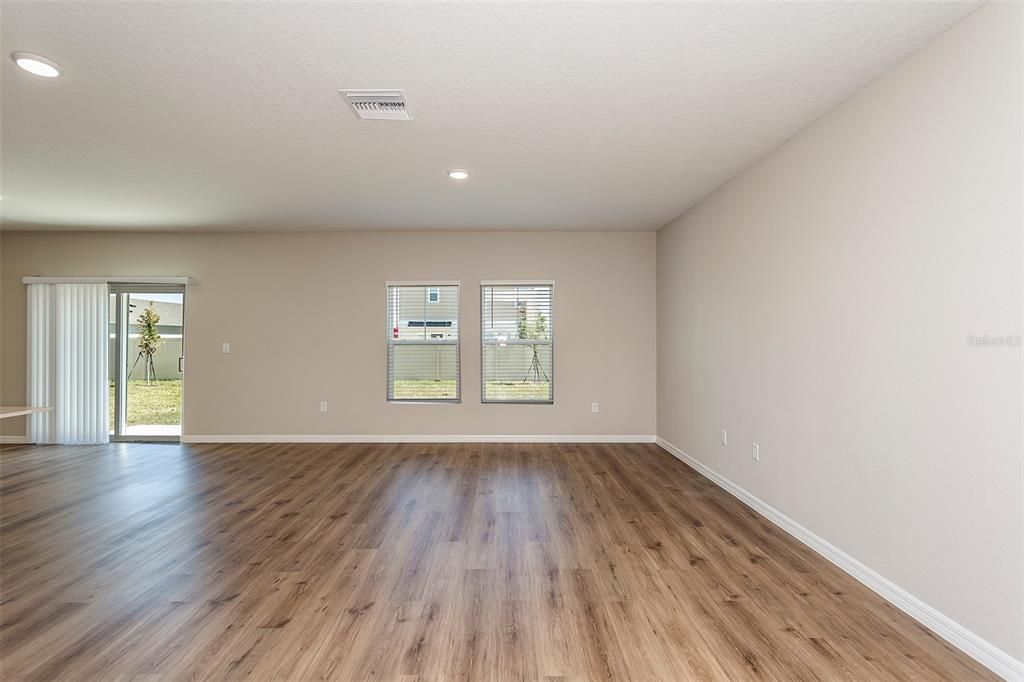 For Sale: $338,339 (4 beds, 2 baths, 2039 Square Feet)